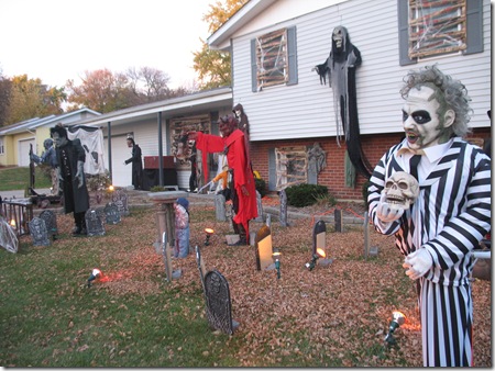 Halloween Neighbors 001