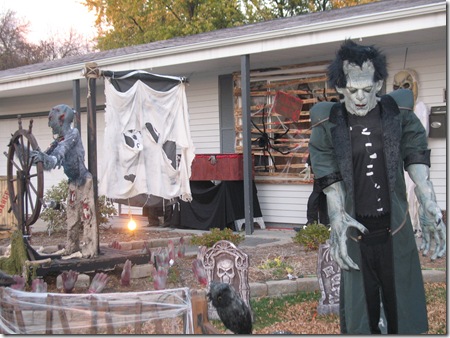 Halloween Neighbors 003