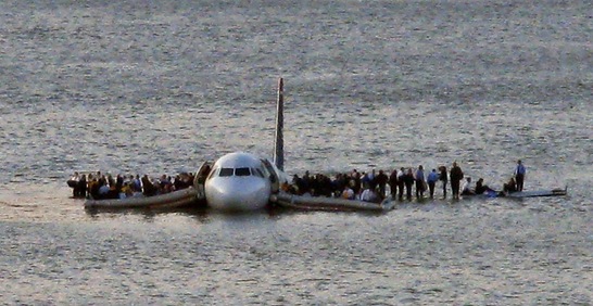 plane_on_hudson_river